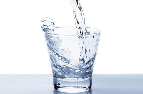 饮用水中有水垢喝了会引发肾结石吗？